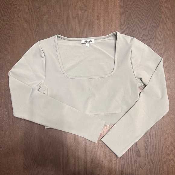 Square-neck Crop Top - Picture 2 of 3